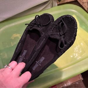 Minnetonka Women's Classic Black Moccasins
